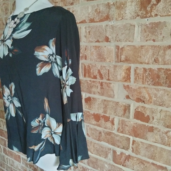 NWT Karen Kane Blouse - Picture 2 of 4